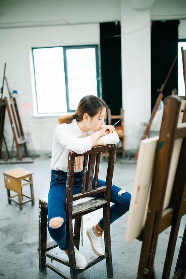 喜欢绘画艺术的文艺女生