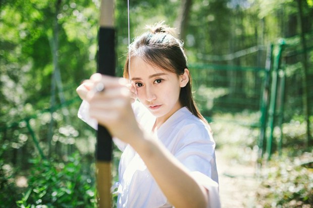 清纯美女古装射箭武士范