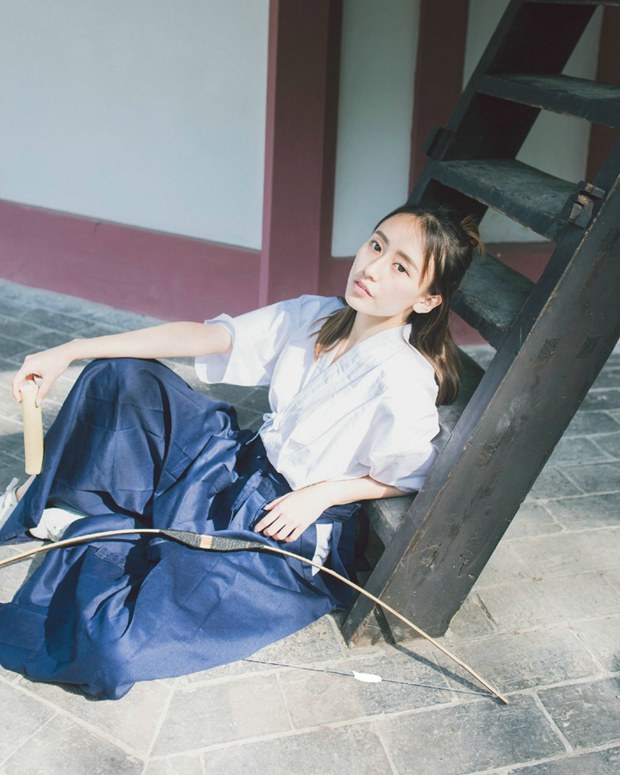 清纯美女古装射箭武士范