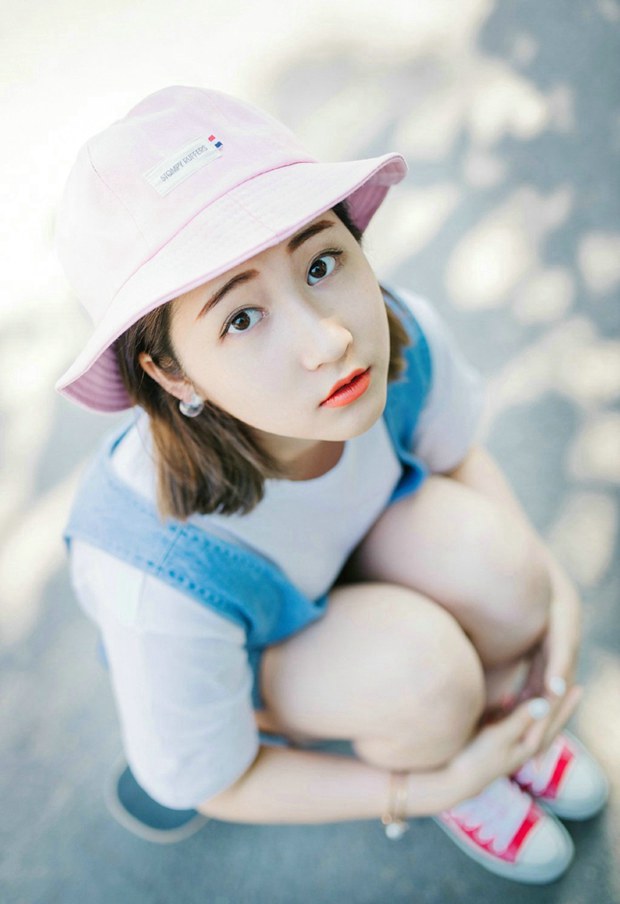 夏日小清新滑板女生图片