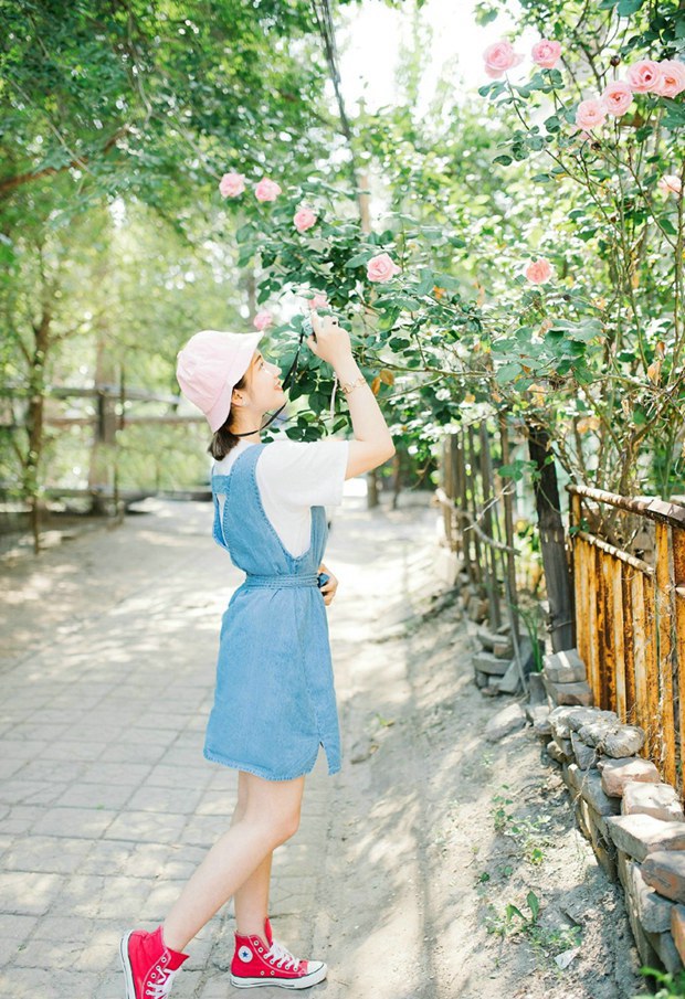 夏日小清新滑板女生图片