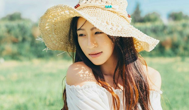 草帽长裙小清新可爱女生