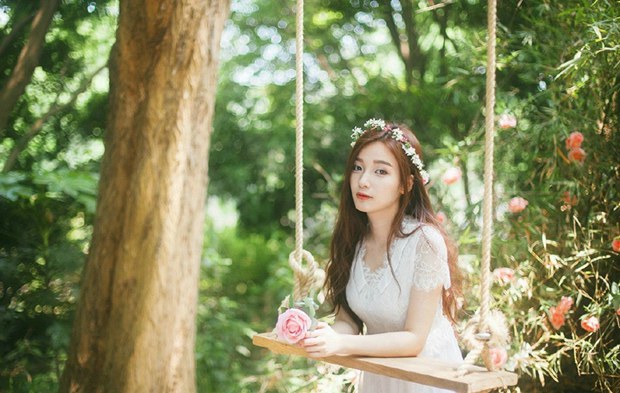森林系花环仙子唯美女神