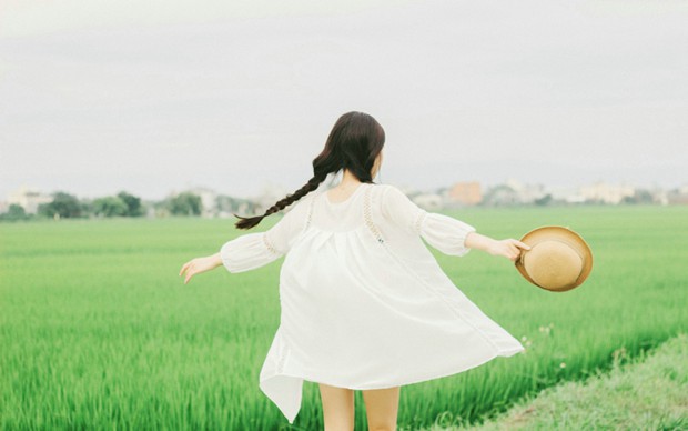 麦田带草帽小清新女生图片