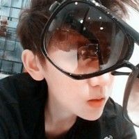 好看帅气男生自拍的头像