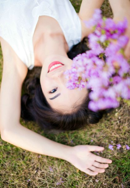 可爱爱笑阳光美女照片