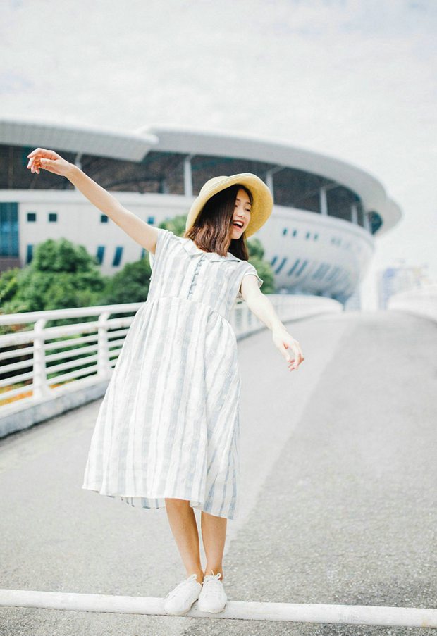 森女系亚麻长裙可爱女生图片