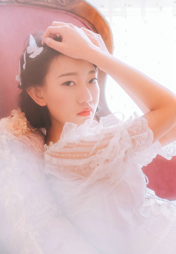 梦幻玫瑰花女生唯美图片