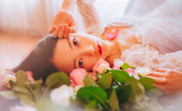 梦幻玫瑰花女生唯美图片