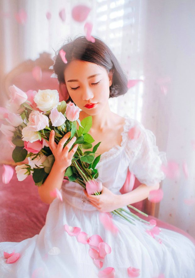 梦幻玫瑰花女生唯美图片