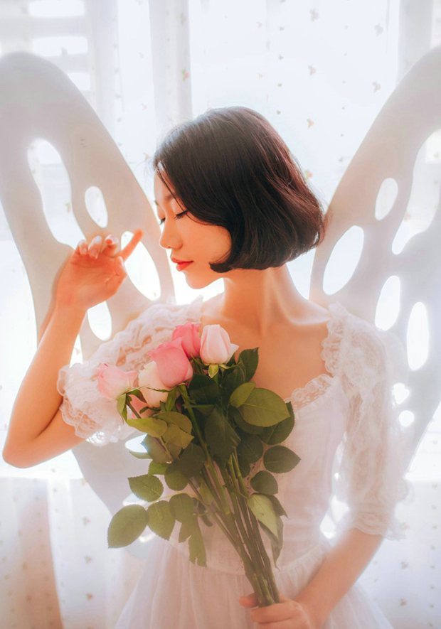 梦幻玫瑰花女生唯美图片