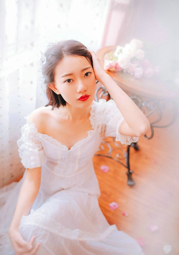 梦幻玫瑰花女生唯美图片