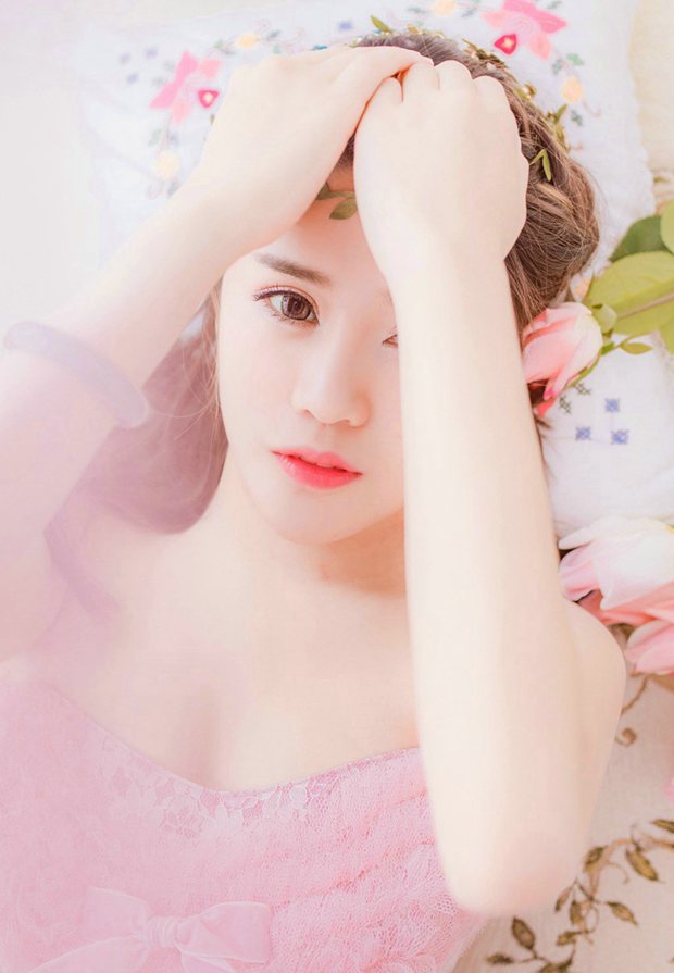 粉嫩女生浪漫照片