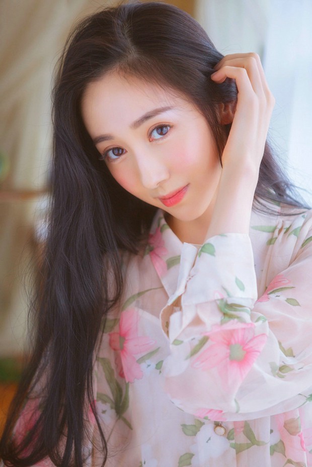 粉嫩如花的可爱萌妹纸