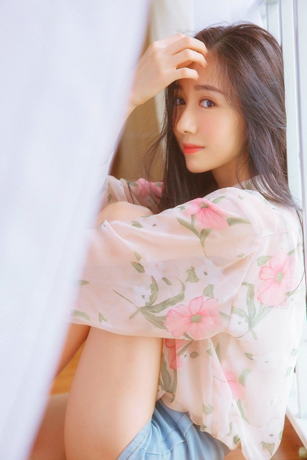 粉嫩如花的可爱萌妹纸