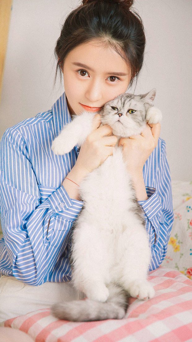 超可爱美女和猫咪萌照图片