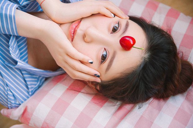 超可爱美女和猫咪萌照图片