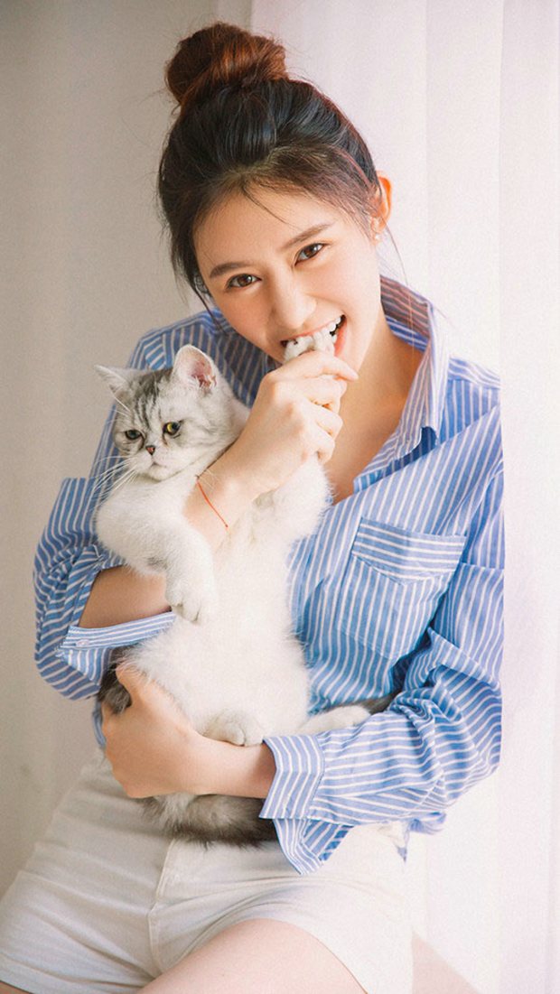 超可爱美女和猫咪萌照图片
