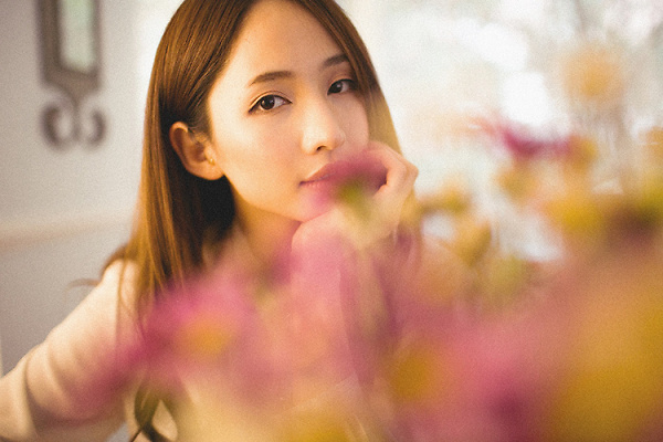 好看的花店意境美女图片2