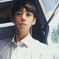 清新白衬衫帅气男生头像