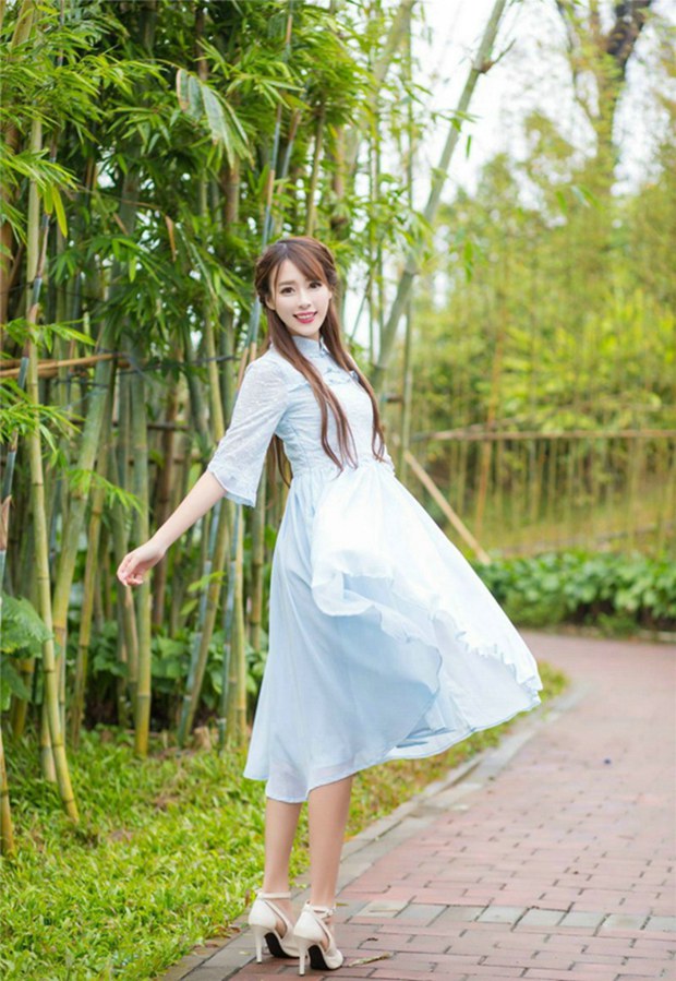 清纯长发长裙气质美女
