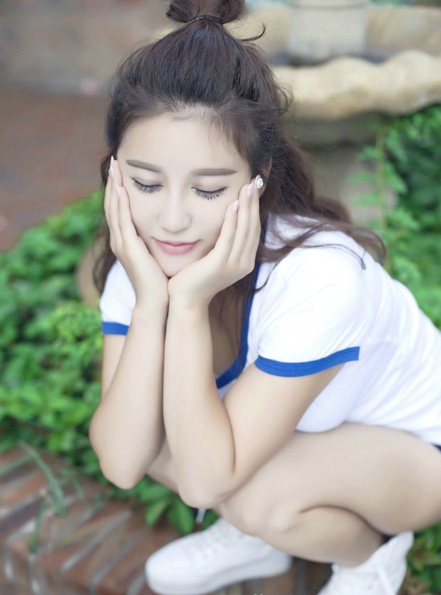 漂亮的校园女神运动装