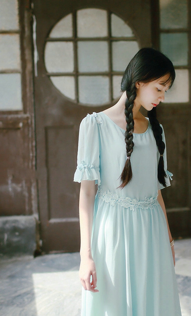 大长辫子清纯妹子图片