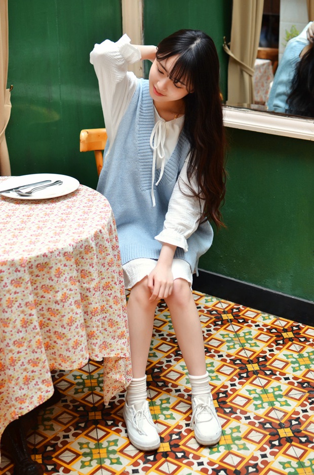 可爱萌妹子长发美女图片