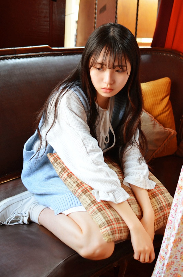 可爱萌妹子长发美女图片