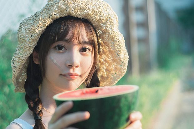 长辫子小清新可爱女生图片
