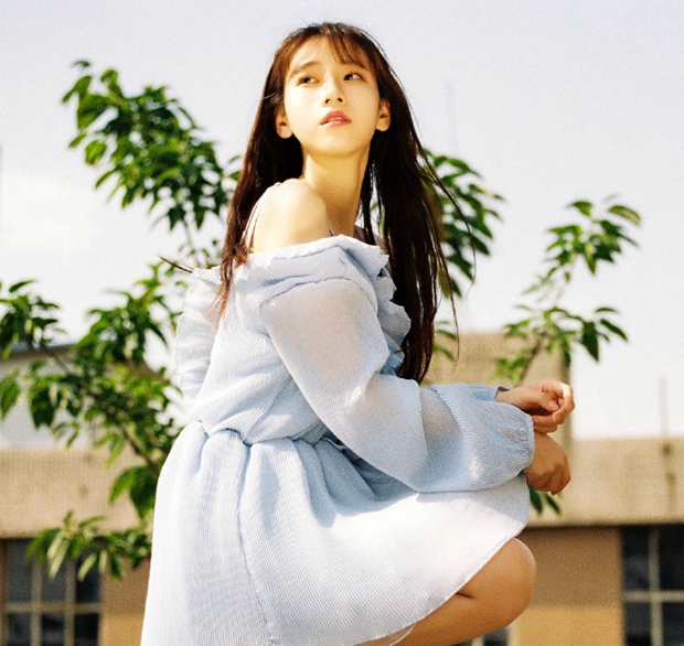阳光天台好看脸庞长发可爱女生