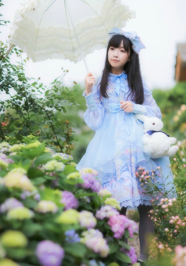 清新花园粉嫩可爱公主美女图片