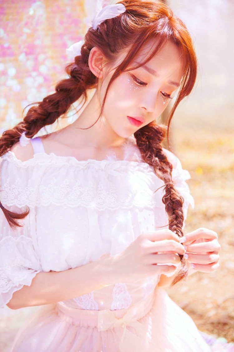 粉嫩花园美女可爱女生图片