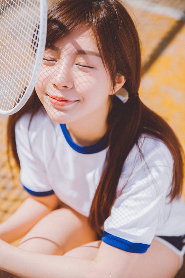 夏日清新打羽毛球美美女照片