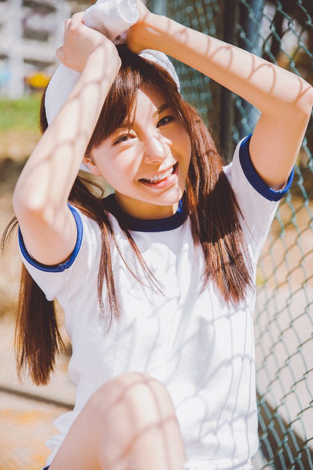 夏日清新打羽毛球美美女照片