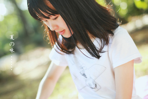 小清新可爱吃货女生图片 