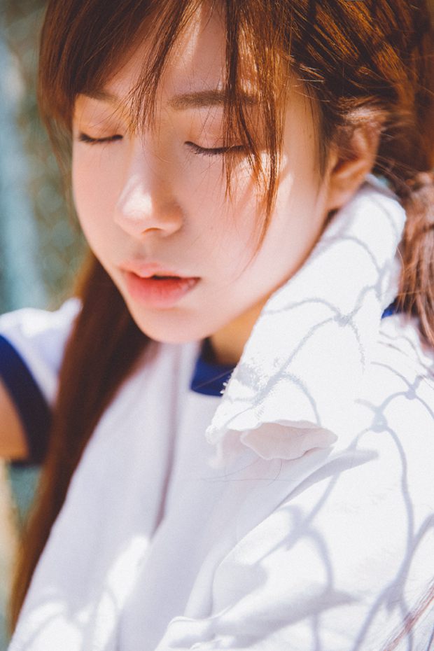 夏日清新打羽毛球美美女照片