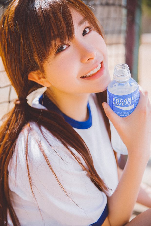 夏日清新打羽毛球美美女照片