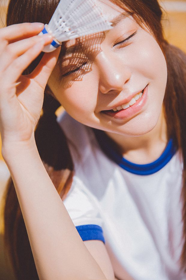 夏日清新打羽毛球美美女照片