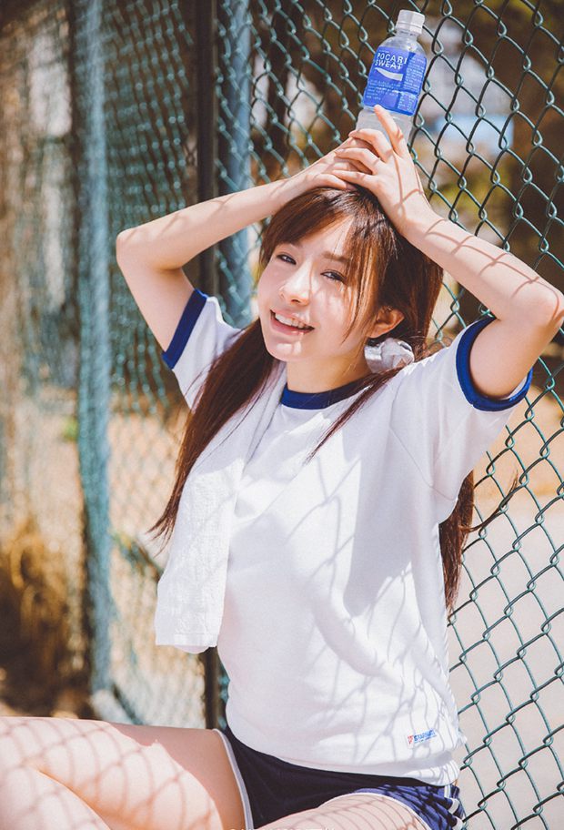 夏日清新打羽毛球美美女照片