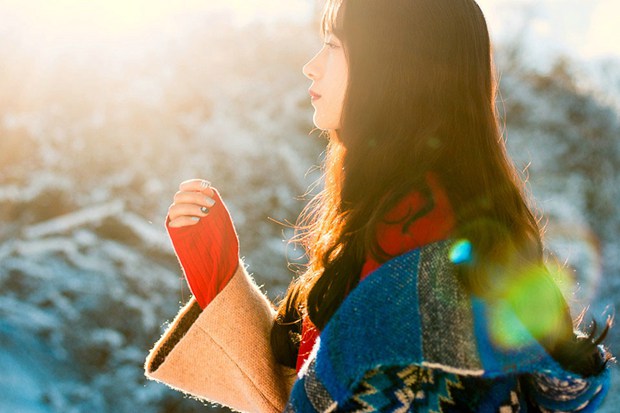 清纯宁静美女雪地里唯美