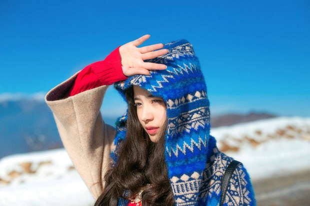 清纯宁静美女雪地里唯美