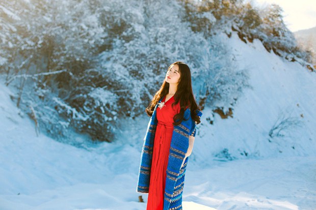清纯宁静美女雪地里唯美