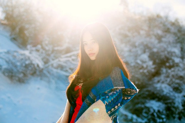 清纯宁静美女雪地里唯美
