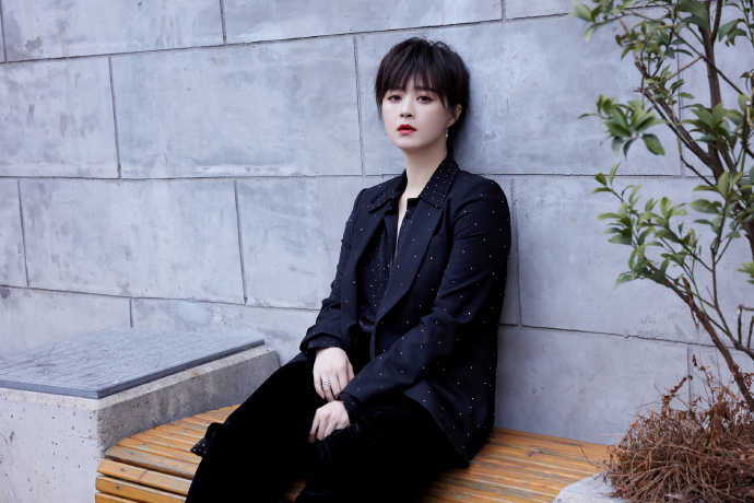 蒋欣短发造型女王气场魅力写真图片