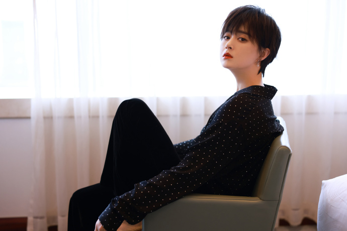 蒋欣短发造型女王气场魅力写真图片