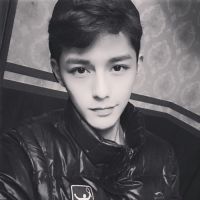 孤单一个人男生黑白伤感头像