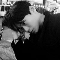 帅气黑白男生头像