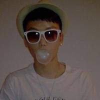 戴眼镜的男生QQ头像