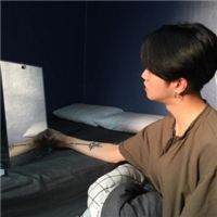 颓废男生微信头像